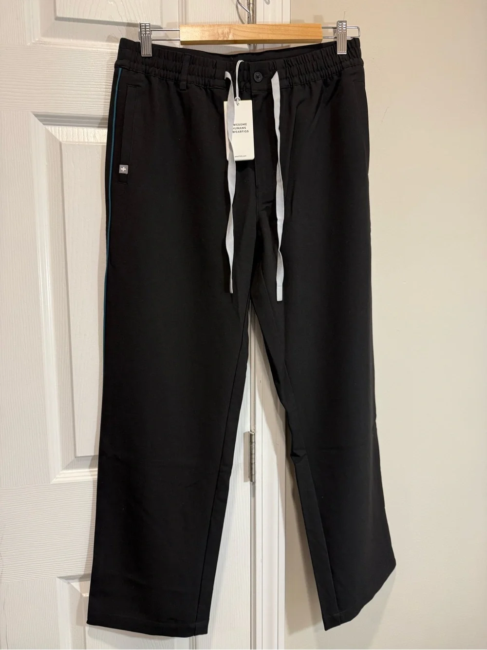 FIGS Classic Contrast Short Cambridge Pants Black M NWT Scrubs